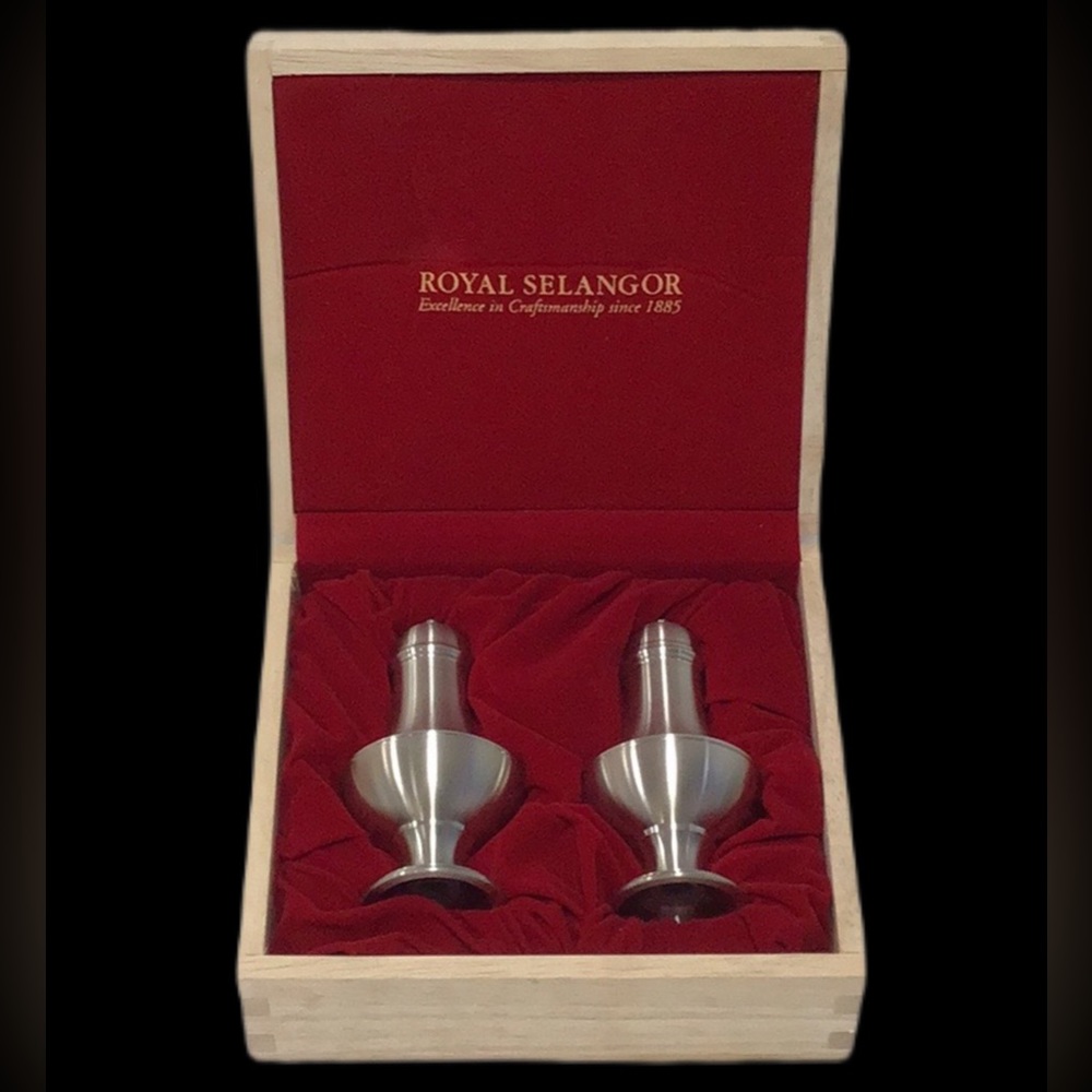 NIB Royal Selangor Pewter Salt & Pepper Shakers in‎ Environmentally Friendly Box